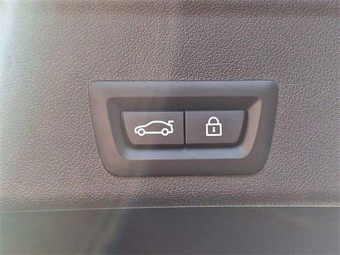 Certified 2023 BMW X6 xDrive40i w/ M Sport Package image 29