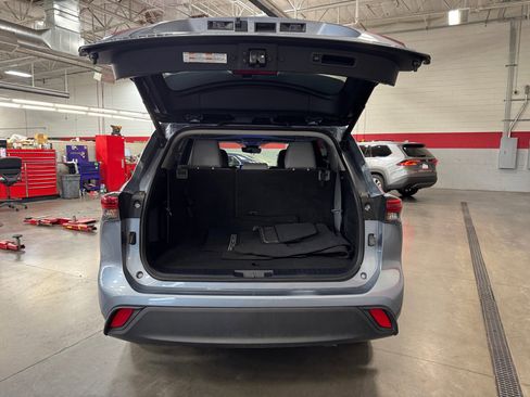 Used 2023 Toyota Highlander XLE image 34