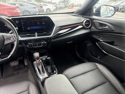 Used 2025 Chevrolet Trax RS w/ Sunroof Package FWD image 15
