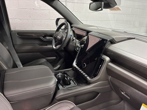 New 2026 GMC Yukon Elevation image 7