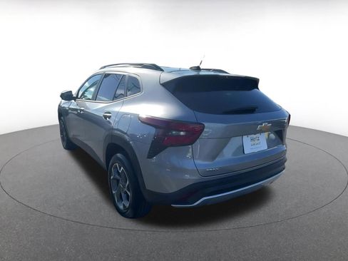 Used 2025 Chevrolet Trax LT image 11