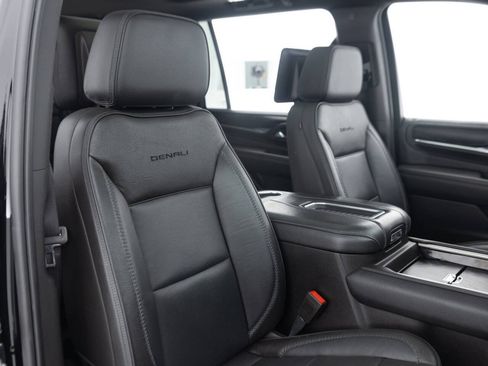 Used 2021 GMC Yukon XL Denali w/ Denali Premium Package AWD/4WD image 33