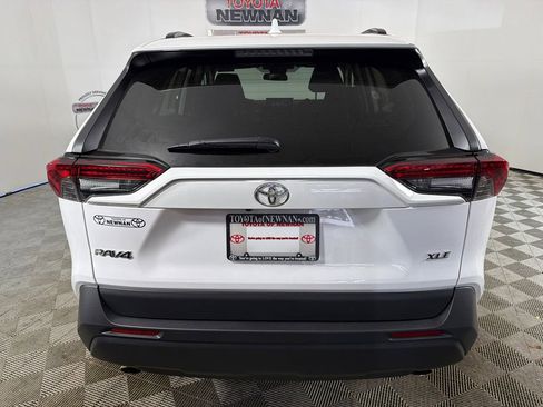 Used 2022 Toyota RAV4 XLE FWD image 4