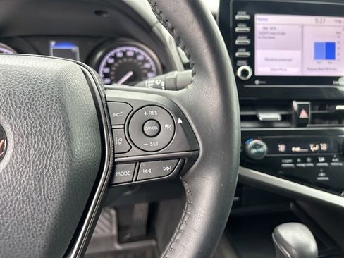 Used 2022 Toyota Camry SE image 19