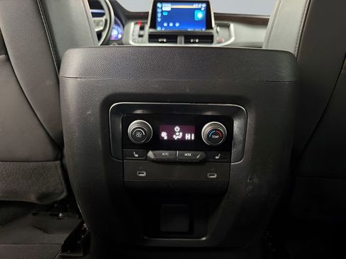 Used 2023 Chevrolet Suburban Premier image 28
