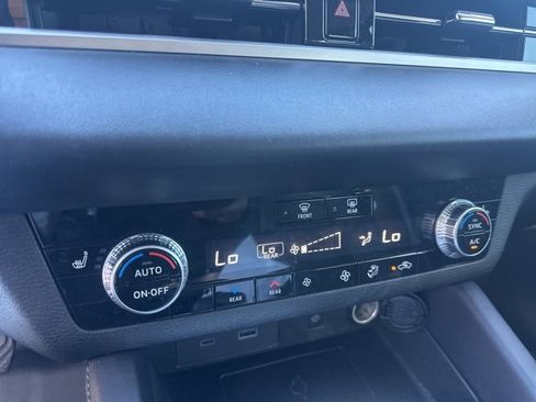 Used 2024 Mitsubishi Outlander SEL Black Edition image 23