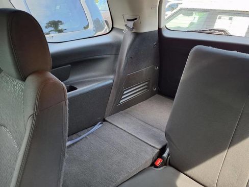 Used 2011 GMC Acadia SLE image 8