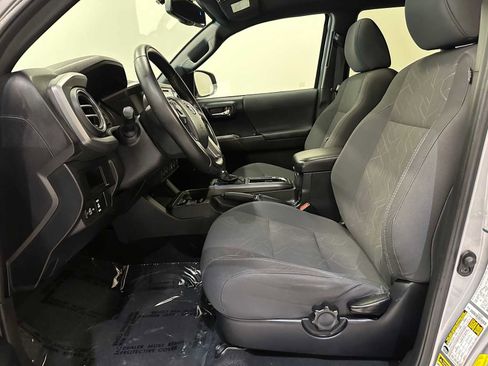 Used 2016 Toyota Tacoma TRD Off-Road AWD/4WD image 20