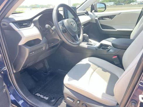 Used 2021 Toyota RAV4 XLE Premium FWD image 3