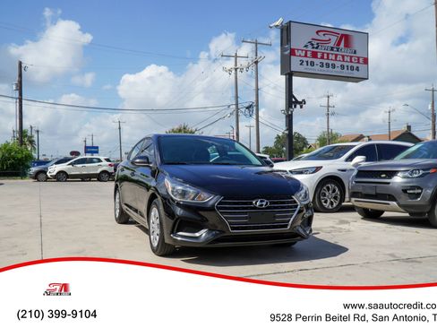 Used 2022 Hyundai Accent SE FWD image 1