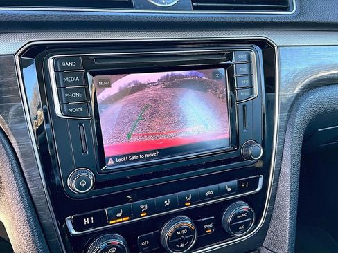 Used 2017 Volkswagen Passat 1.8T SE image 19