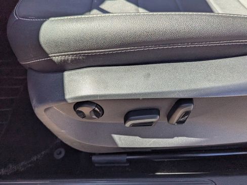 Used 2024 Volkswagen Taos SE image 12