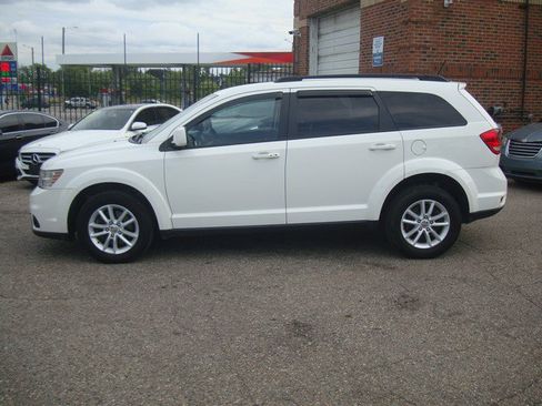 Used 2016 Dodge Journey SXT image 2