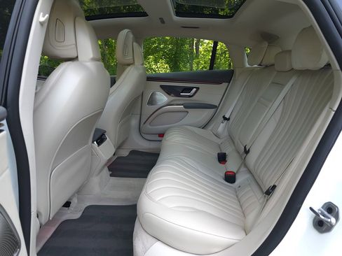 Used 2022 Mercedes-Benz EQS 450+ Sedan image 13