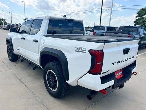 Used 2025 Toyota Tacoma TRD Off-Road AWD/4WD image 6