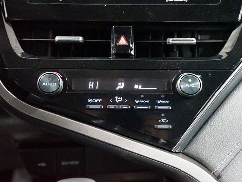 Used 2021 Toyota Camry SE FWD image 20