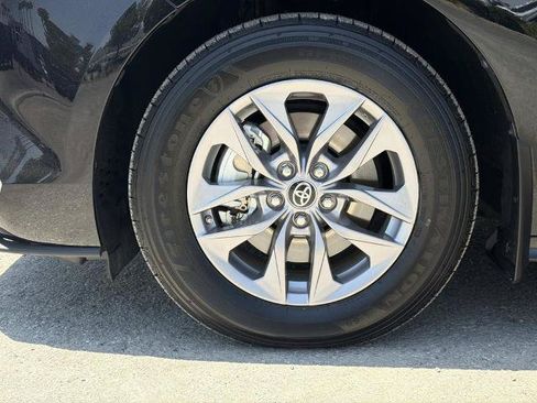 Used 2024 Toyota Sienna XLE w/ XLE Plus Package FWD image 29