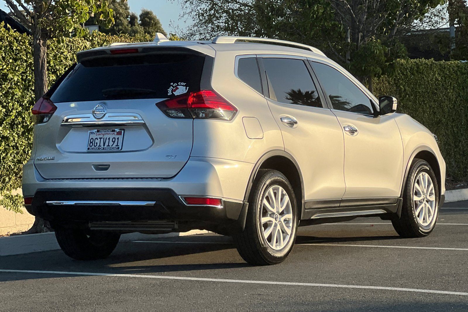Used 2017 Nissan Rogue SV FWD image 4