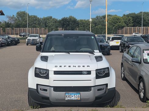 Used 2023 Land Rover Defender 130 SE AWD/4WD image 2