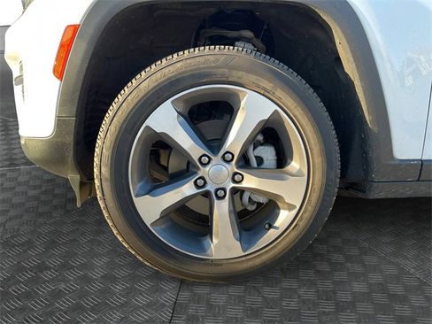 Used 2023 Jeep Grand Cherokee Limited image 14