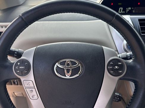 Used 2013 Toyota Prius V Five FWD image 7