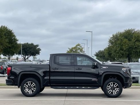 Used 2023 GMC Sierra 1500 AT4 w/ AT4 Premium Package AWD/4WD image 3