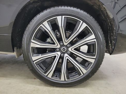 Certified 2023 Volvo XC60 B5 Ultimate w/ Climate Package image 12