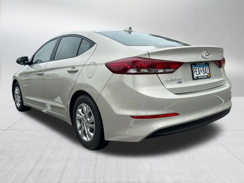 Used 2017 Hyundai Elantra SE w/ Cargo Package FWD image 4