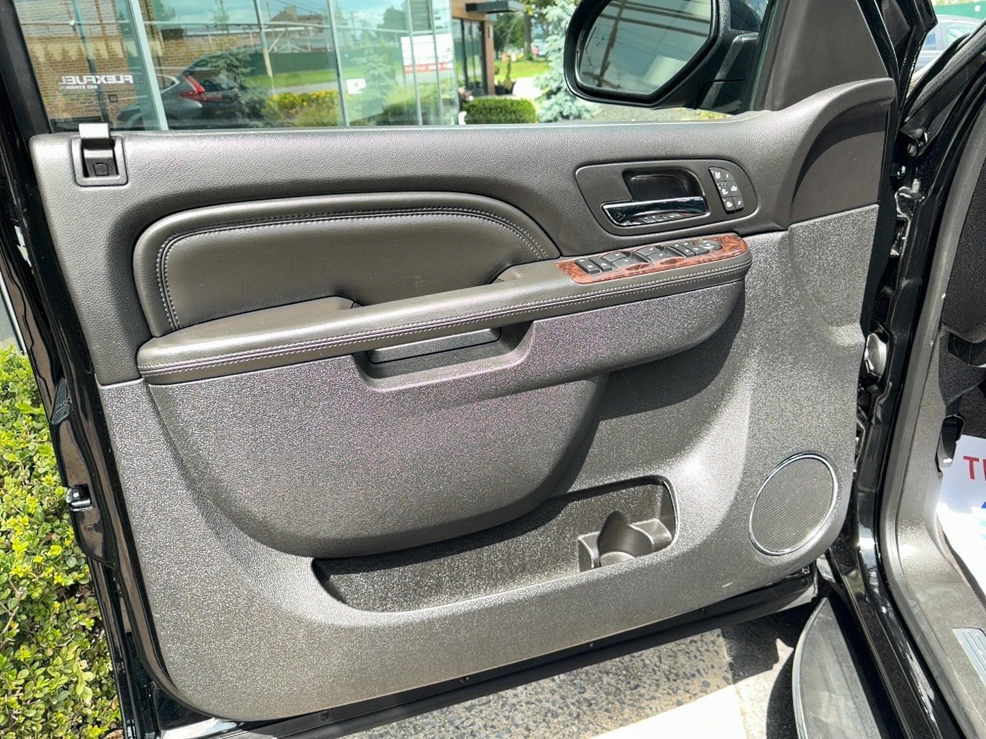 Used 2013 GMC Yukon Denali AWD/4WD image 14