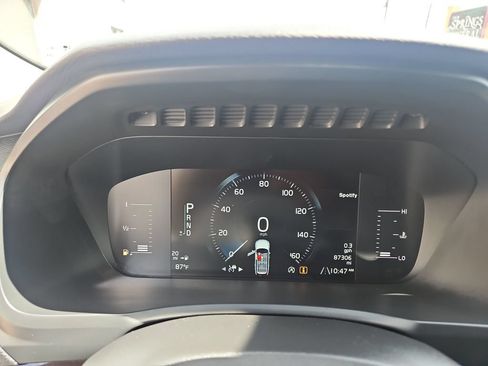 Used 2019 Volvo XC90 T5 Momentum w/ Protection Package Premier FWD image 15