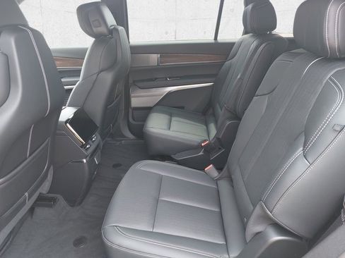 New 2026 Cadillac Vistiq Sport w/ LPO, Floor Liner Package image 17