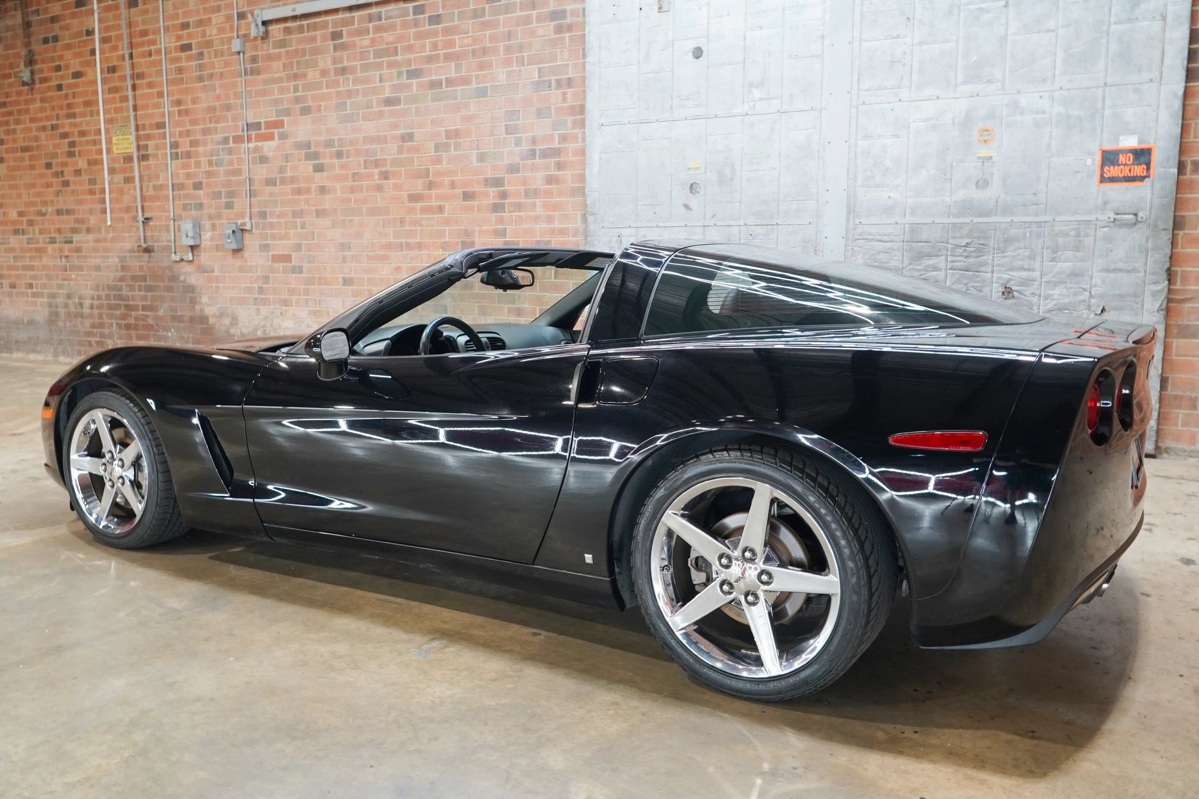 Used 2007 Chevrolet Corvette Coupe w/ Preferred Equipment Group RWD image 34