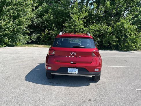 Used 2025 Hyundai Venue SEL FWD image 4