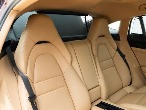 Used 2018 Porsche Panamera 4 AWD/4WD image 28