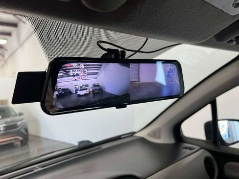 Used 2016 Toyota Yaris L image 12