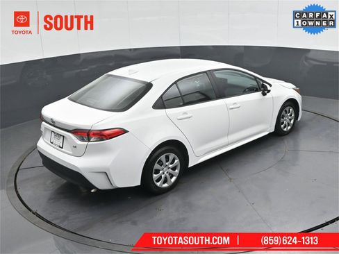Used 2025 Toyota Corolla LE image 40