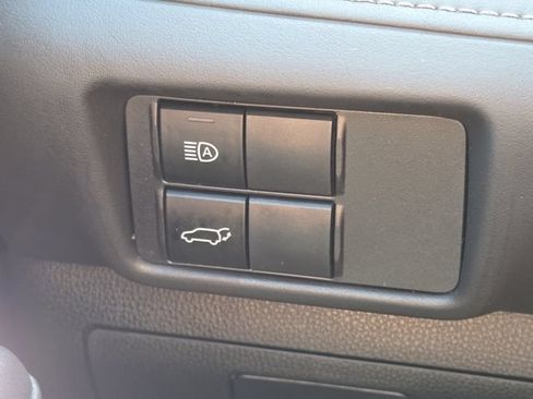 Used 2022 Toyota Highlander XLE AWD/4WD image 13