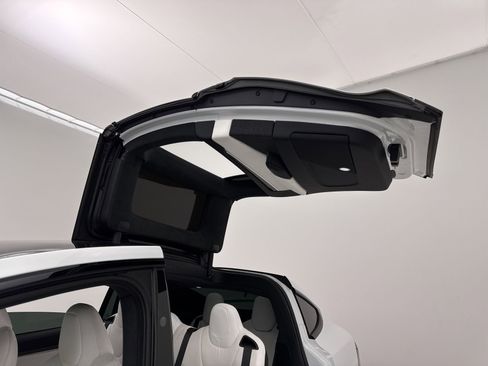 Used 2022 Tesla Model X image 41