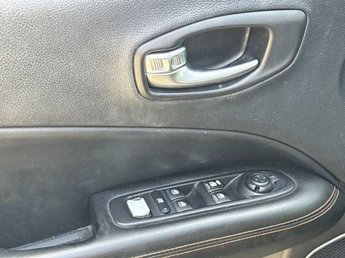 Used 2018 Jeep Compass Limited w/ Safe & Security Group FWD image 18