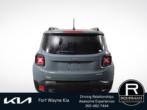 Used 2017 Jeep Renegade Latitude w/ Cold Weather Group AWD/4WD image 9