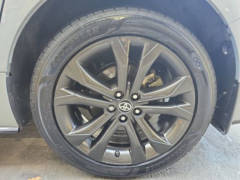 Used 2024 Toyota Sienna XSE FWD image 35