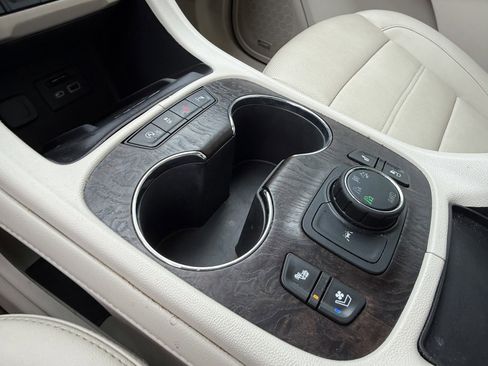 Used 2023 GMC Acadia Denali image 13