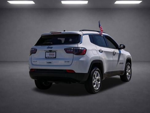 Used 2024 Jeep Compass Latitude image 4