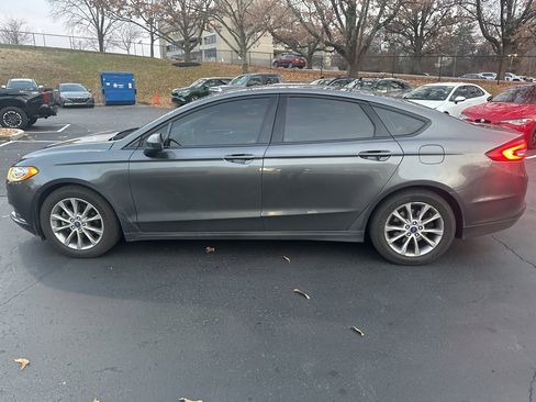 Used 2017 Ford Fusion SE image 7