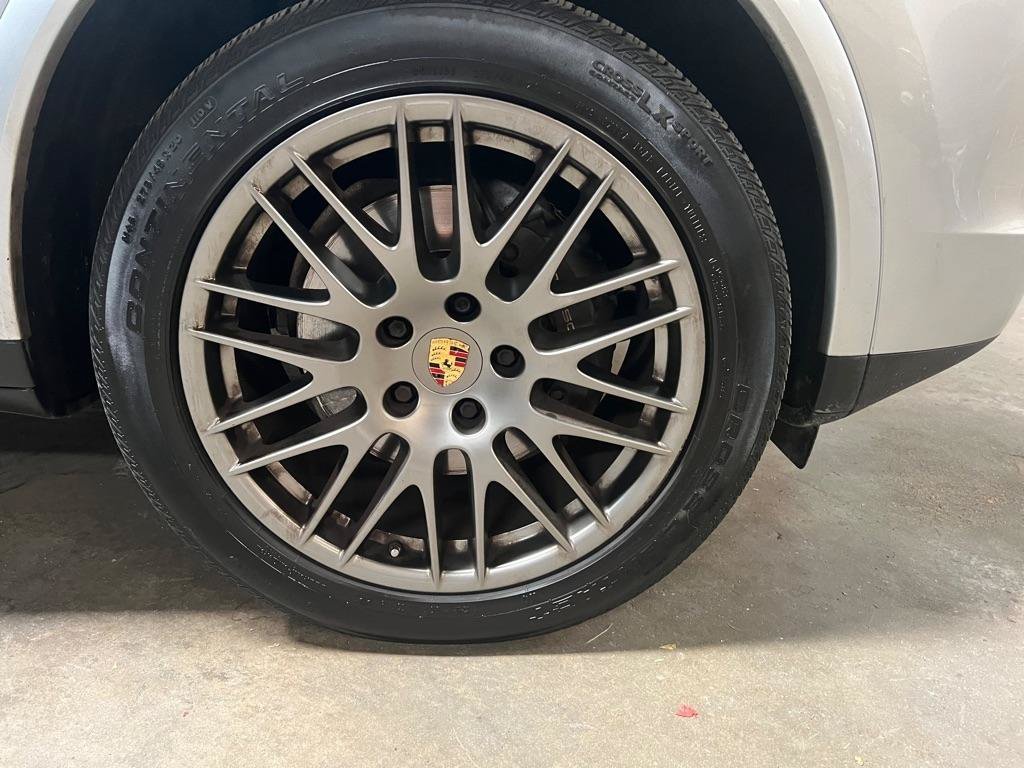 Used 2017 Porsche Cayenne AWD/4WD image 16