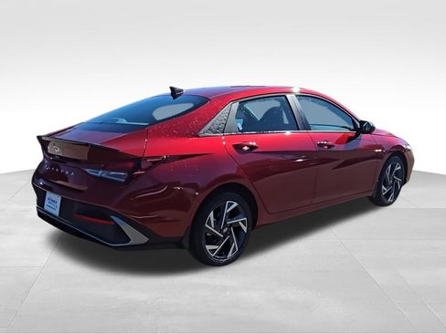 Used 2025 Hyundai Elantra Sport FWD image 8