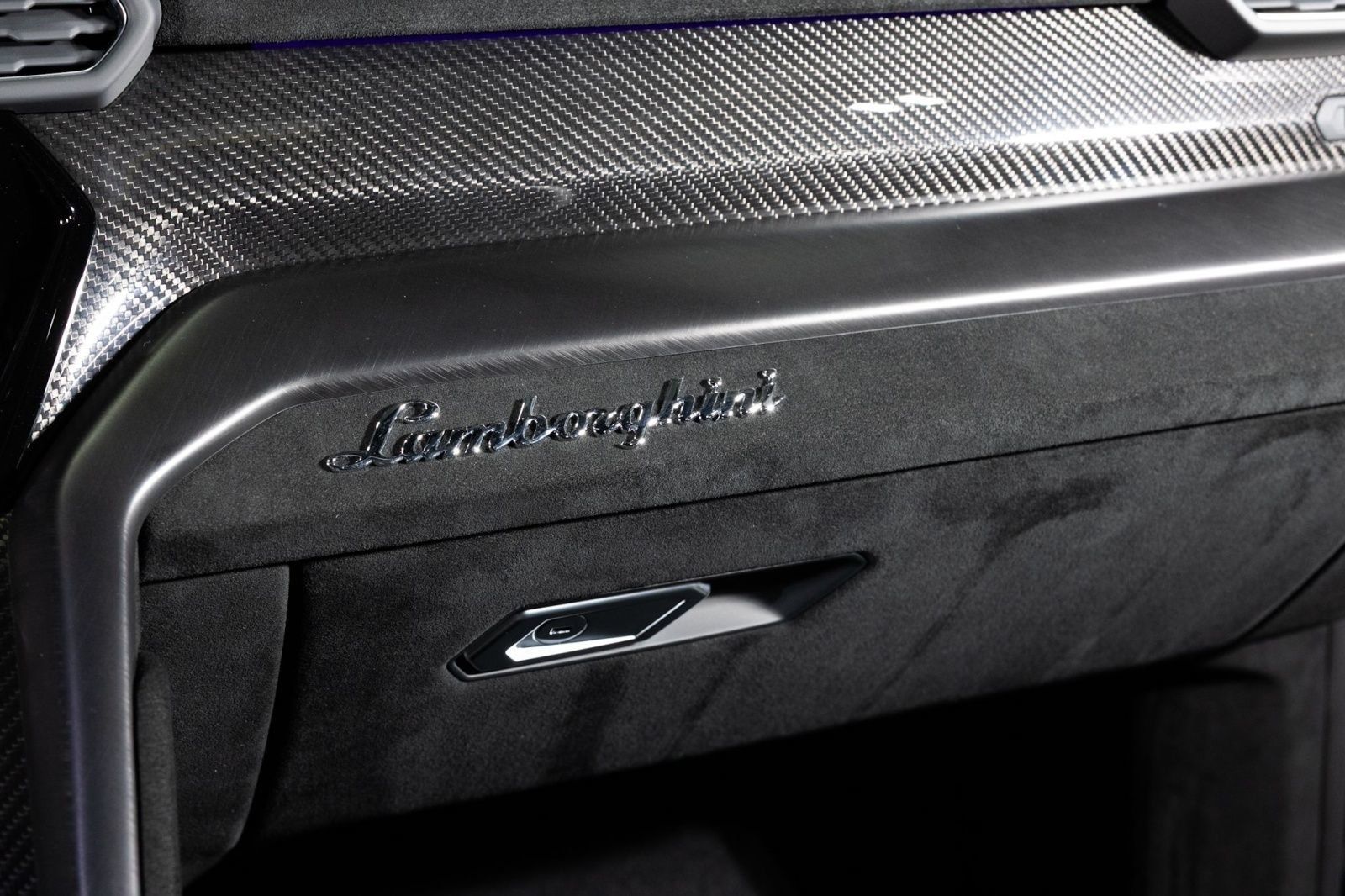 Used 2024 Lamborghini Urus Performante AWD/4WD image 44