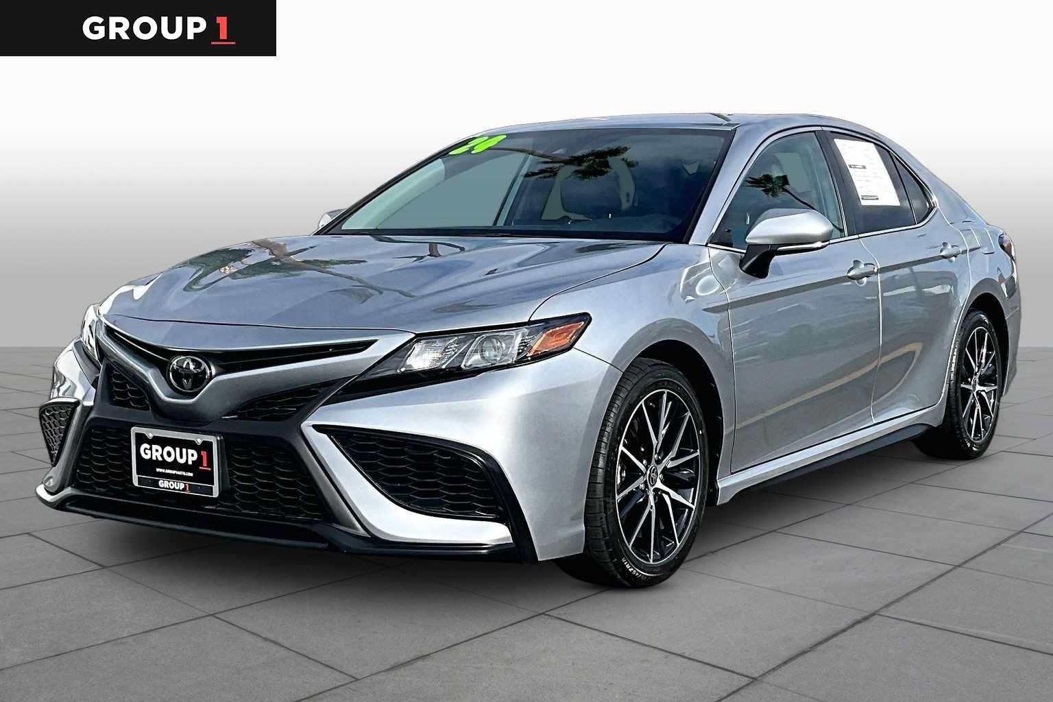 Used 2024 Toyota Camry SE w/ Convenience Package FWD image 1