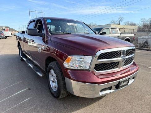 Used 2019 RAM 1500 Classic SLT image 2