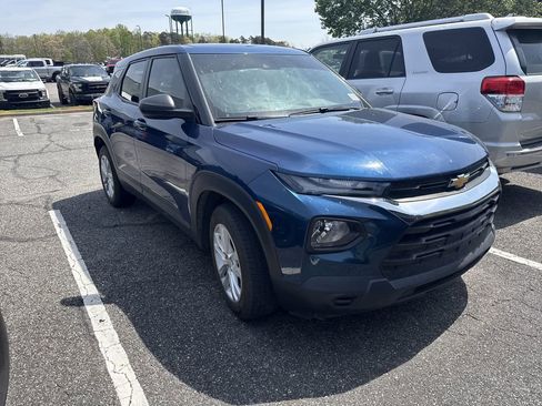 Used 2021 Chevrolet TrailBlazer LS image 2